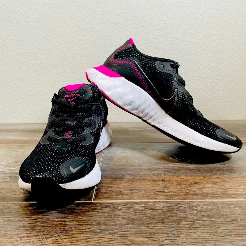 NIKE Women's Renew CL6360-004 Size 8.5
